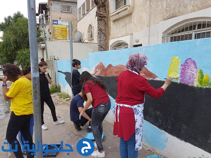 رسم على الجدران بمبادرة من قسم الشبيبة في جلجولية 